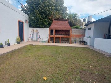 CASA 4 AMBIENTES GARAGE GALERIA QUINCHO PARRILLA