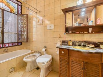 VENTA CASA 3 PISOS CENTRO DE FLORES