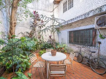 VENTA CASA 3 PISOS CENTRO DE FLORES