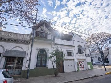 VENTA CASA 3 PISOS CENTRO DE FLORES