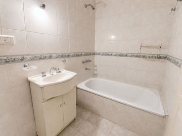DUPLEX 3 AMB C/COCHERA, JARDÍN, LAVADERO Y ALTILLO