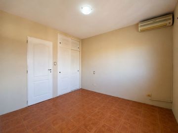 DUPLEX 3 AMB C/COCHERA, JARDÍN, LAVADERO Y ALTILLO