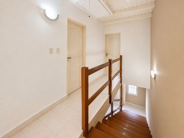 DUPLEX 3 AMB C/COCHERA, JARDÍN, LAVADERO Y ALTILLO