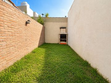 DUPLEX 3 AMB C/COCHERA, JARDÍN, LAVADERO Y ALTILLO