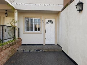 DUPLEX 3 AMB C/COCHERA, JARDÍN, LAVADERO Y ALTILLO