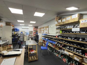 VENTA INDUSTRIAL GALPONES 2000M C/OFICINAS.CASEROS