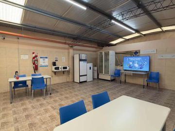 VENTA INDUSTRIAL GALPONES 2000M C/OFICINAS.CASEROS
