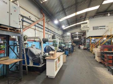 VENTA INDUSTRIAL GALPONES 2000M C/OFICINAS.CASEROS