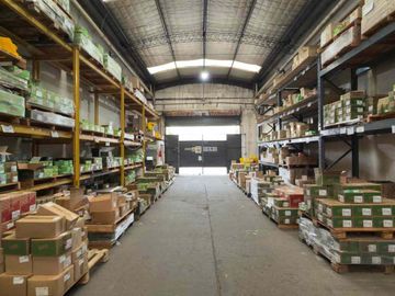 VENTA INDUSTRIAL GALPONES 2000M C/OFICINAS.CASEROS