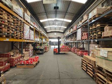 VENTA INDUSTRIAL GALPONES 2000M C/OFICINAS.CASEROS