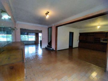 CASA 5 AMB VENTA MARTINEZ CON JARDIN COCHERA DOBLE