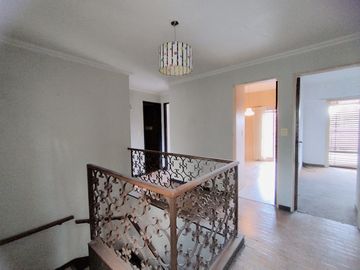 CASA 5 AMB VENTA MARTINEZ CON JARDIN COCHERA DOBLE