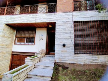 CASA 5 AMB VENTA MARTINEZ CON JARDIN COCHERA DOBLE