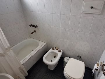 ALQUILER  2/3 AMBIENTES RECOLETA -APTO PROF