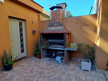 VENTA PH, 4 AMB, PATIO, QUINCHO, PABLO PODESTA