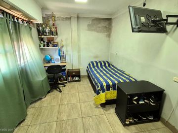 Venta Casa con cochera mas locales Zona Comercial