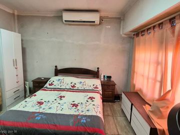 Venta Casa con cochera mas locales Zona Comercial