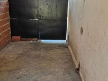 Venta Casa con cochera mas locales Zona Comercial