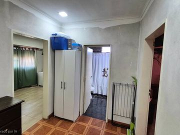 Venta Casa con cochera mas locales Zona Comercial
