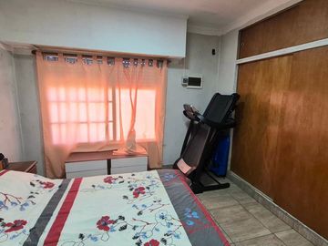 Venta Casa con cochera mas locales Zona Comercial
