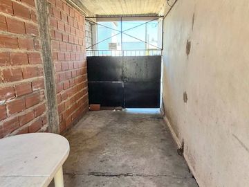 Venta Casa con cochera mas locales Zona Comercial