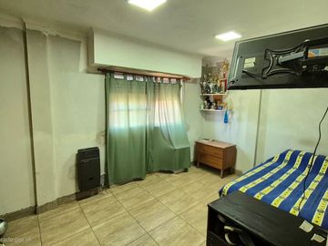 Venta Casa con cochera mas locales Zona Comercial