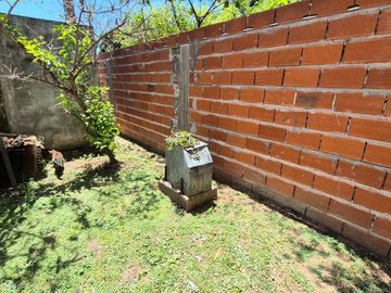 Venta Casa con cochera mas locales Zona Comercial