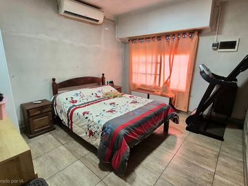 Venta Casa con cochera mas locales Zona Comercial