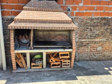 Venta Casa con cochera mas locales Zona Comercial