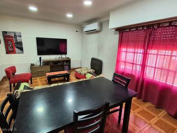 Venta Casa con cochera mas locales Zona Comercial