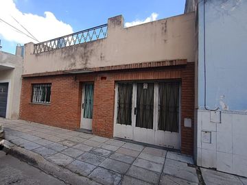 Venta casa en Flores Sur lote propio 177m2 totales