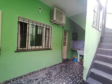 Venta casa en Flores Sur lote propio 177m2 totales