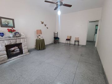 Venta casa en Flores Sur lote propio 177m2 totales
