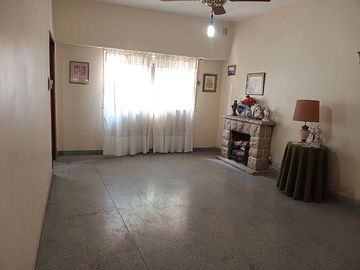 Venta casa en Flores Sur lote propio 177m2 totales