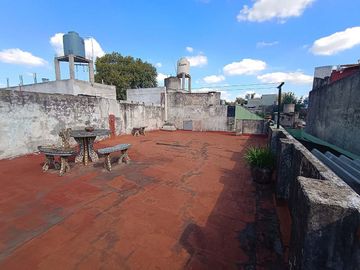 Venta casa en Flores Sur lote propio 177m2 totales