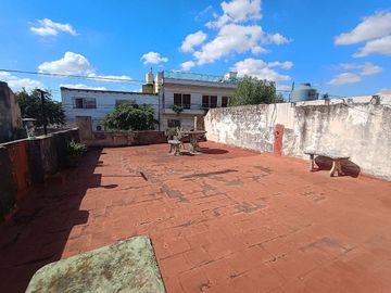 Venta casa en Flores Sur lote propio 177m2 totales
