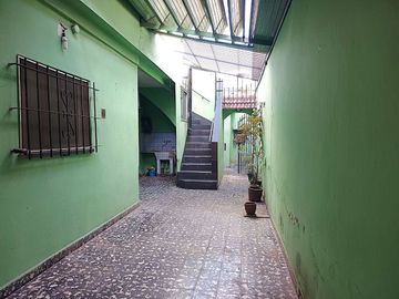 Venta casa en Flores Sur lote propio 177m2 totales