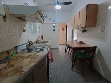 Venta casa en Flores Sur lote propio 177m2 totales