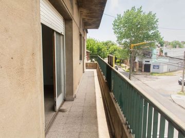 Venta 4 ambientes con terraza Ballester