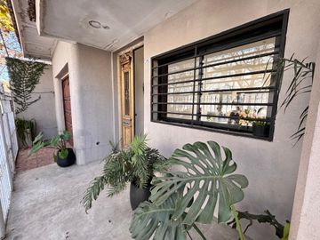 CASA EN VENTA LAS LOMITAS-EXCELENTE ESTADO