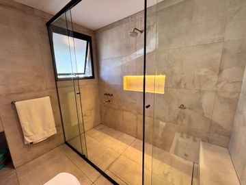 CASA EN VENTA LAS LOMITAS-EXCELENTE ESTADO