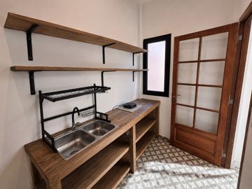 CASA EN VENTA LAS LOMITAS-EXCELENTE ESTADO