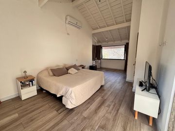 CASA EN VENTA LAS LOMITAS-EXCELENTE ESTADO