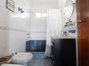 DEPARTAMENTO VENTA 4 AMBIENTES  2 BALCONES FLORES