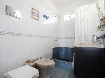 DEPARTAMENTO VENTA 4 AMBIENTES  2 BALCONES FLORES