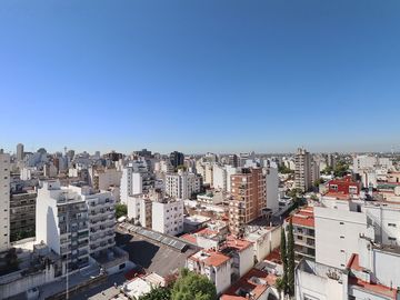 DEPARTAMENTO VENTA 4 AMBIENTES  2 BALCONES FLORES