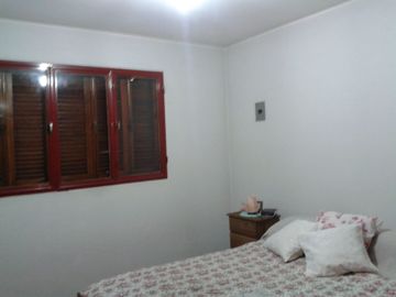 Venta casa con Gran Salón a metros de Costanera