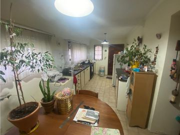 Chalet Cuatro Dormitorios Barrio Las Avenidas