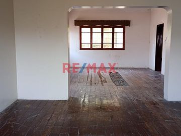 Lindo departamento en una zona tranquila, siendo un balneario muy acogedor, cerca a tiendas comerciales y bancos, al Yatch Club, cerca a la Plaza Matr