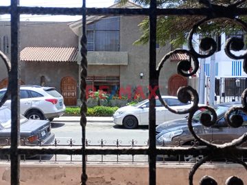 Lindo departamento en una zona tranquila, siendo un balneario muy acogedor, cerca a tiendas comerciales y bancos, al Yatch Club, cerca a la Plaza Matr